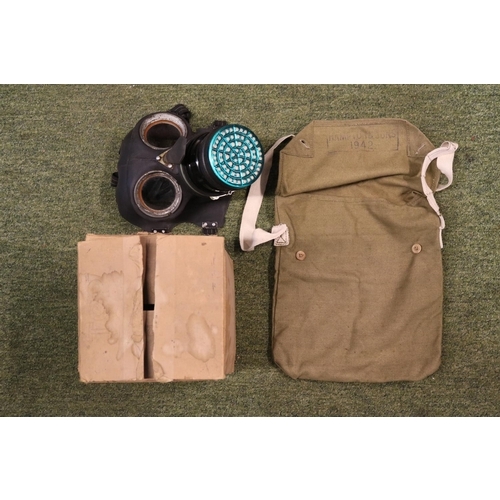 340G - A Unused WW2 Gas Mask with storage box