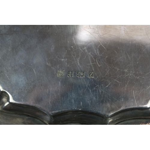 139 - Good quality Silver salver with rope edge supported on Paw pad feet, Birmingham 1974. 860g total wei... 