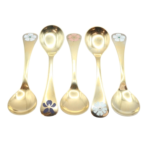 137 - Set of 5 Georg Jensen Silver Gilt Christmas spoons for 1971, 1976, 1977 and 1981. 226g total weight