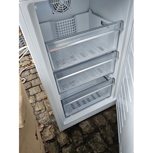 482 - Grundig Fridge Freezer - Good Working Order