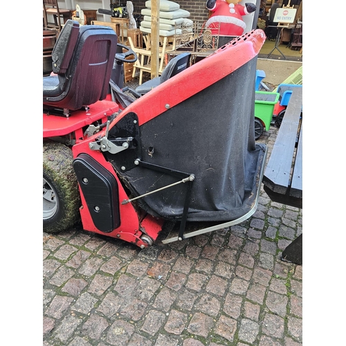 486 - Countax K1850 Ride on Lawn Mower with Countax Grass catcher, complete with Key in working order