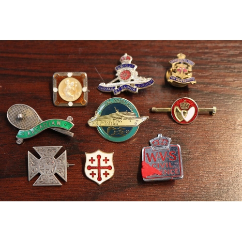 277 - Collection of Vintage Badges inc. Badminton Arcadian, WVS Civil Defence etc