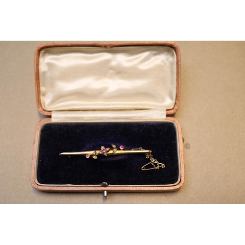 301 - Boxed Edwardian Seed Pearl and Tourmaline set bar brooch 3g total weight