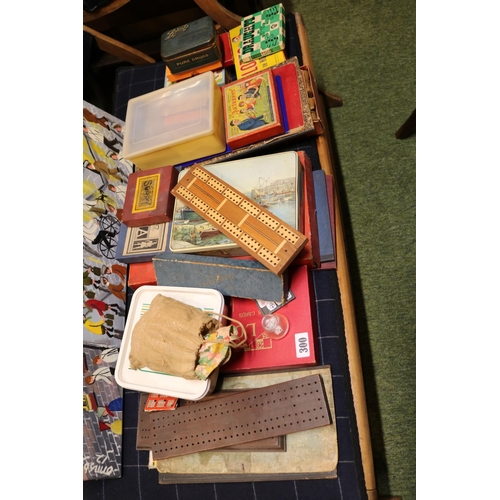 300 - Collection of assorted Vintage Games inc. Draughts, Sorry, Lotto etc