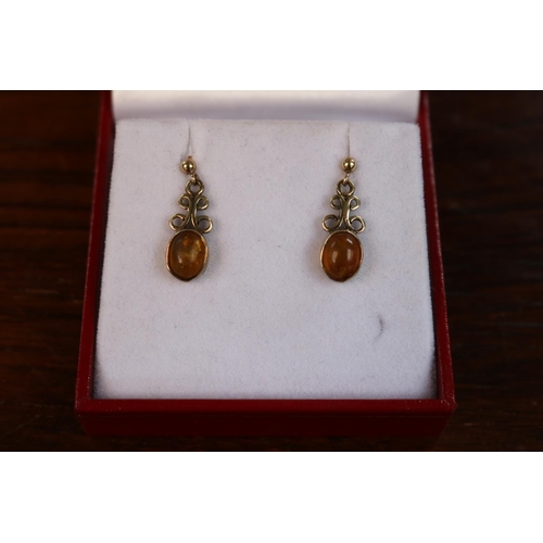 349 - Paid of Good Quality 9ct Gold Amber set rub over drop earrings C.1970s