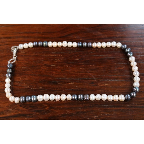 364 - Ladies 2 Tone Pearl Necklace with Silver Clasp