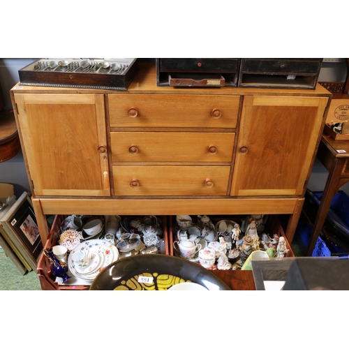 409 - Good quality Mid Century Sideboard of 3 drawers flanked by cupboards above straight supports