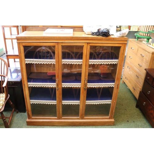 461 - Victorian Oak Glazed bookcase with 3 fitted shelves to the interior