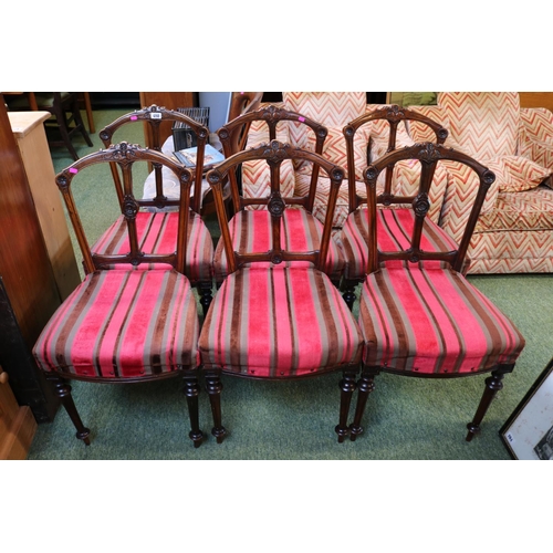 480 - Set of 6 Good quality Victorian Walnut framed dining chairs with upholstered seats over tapering flu... 