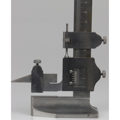 384 - Brown & Sharpe Manufacturing Co, Providence, Rhode Island, USA, Vernier Height Gage 585 8 1/2 Inch M... 