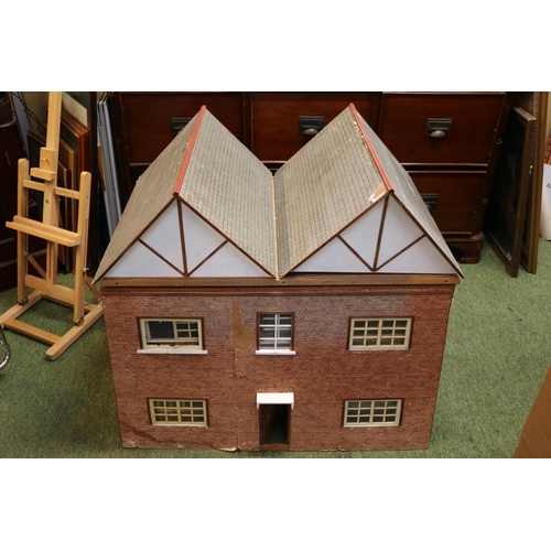 94 - Large 1960s retro Dolls House with electrics and two opening fronts, 90cm wide.