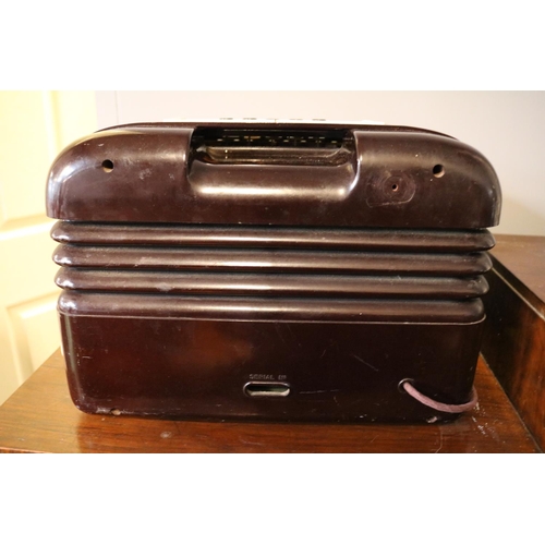 133 - Vintage Bush Type DAC 10 Radio in Bakelite case