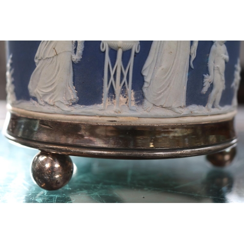 70 - 19th century Wedgwood Jasperware biscuit barrel with Silverplated metal fittings, decorated with The... 