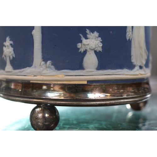 70 - 19th century Wedgwood Jasperware biscuit barrel with Silverplated metal fittings, decorated with The... 