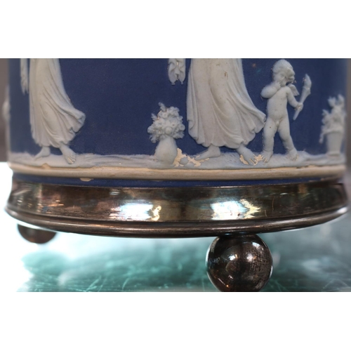 70 - 19th century Wedgwood Jasperware biscuit barrel with Silverplated metal fittings, decorated with The... 