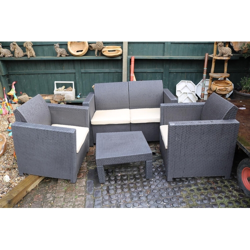 621 - Plastic garden Sofa suite with table