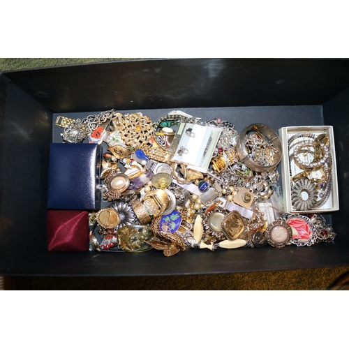 300C - Collection of assorted Costume Jewellery to include Silver and Seed Pearl Brooch