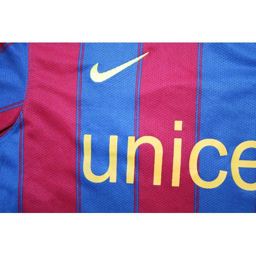 14 - LIONEL MESSI 2009/2010 SIGNED BARCELONA #10 JERSEY

The jersey is accompanied by a letter of authent... 