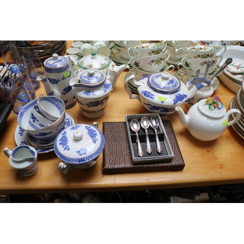 202 - Wedgwood Tamarisk pattern Tea & Coffee Service and a collection of assorted ceramics