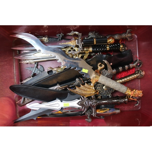 268 - Collection of assorted Novelty Knives and blades and a Pair of Boxed Replica Flintlock pistols