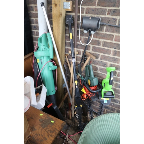 620 - Collection of assorted Garden Tools