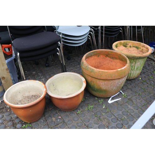 606 - 2 terracotta pots and 2 stoneware plant pots