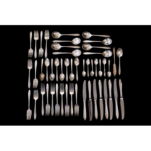 291 - Heirloom Sterling Lasting Spring Pattern Canteen of Cutlery. 1100g total weight without knives