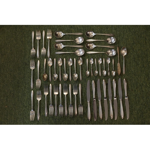 291 - Heirloom Sterling Lasting Spring Pattern Canteen of Cutlery. 1100g total weight without knives