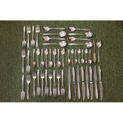 291 - Heirloom Sterling Lasting Spring Pattern Canteen of Cutlery. 1100g total weight without knives