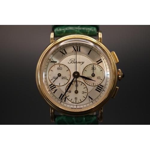 326 - Lemania 17 Jewel Gentlemen's Berney wristwatch with 3 Dial Chronograph. C 1965 In working order 32mm... 