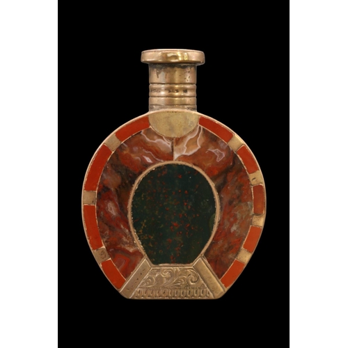 373 - Good quality Scottish Agate set Sterling Silver perfume bottle of horseshoe design. 54mm in Height