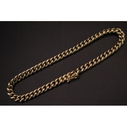 381 - Continental 9ct Gold Ladies Chain bracelet with sliding clasp and figure of 8 fitting 18cm in Length... 