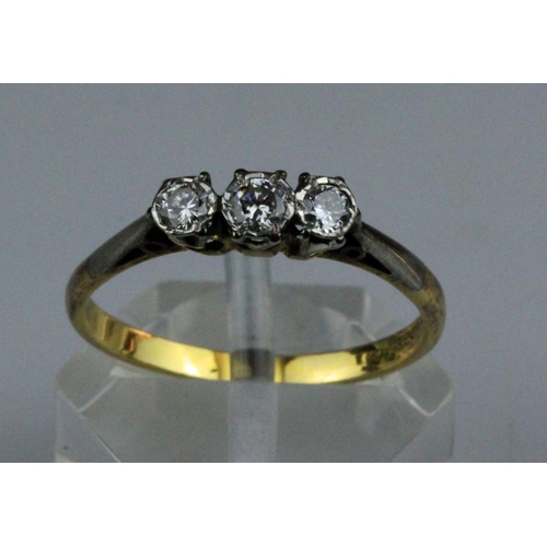 413 - 18ct Gold & Platinum Three Stone Brilliant Cut Diamond Ring 0.25ct. An 18ct yellow gold ring with pl... 