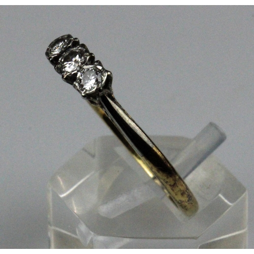 413 - 18ct Gold & Platinum Three Stone Brilliant Cut Diamond Ring 0.25ct. An 18ct yellow gold ring with pl... 