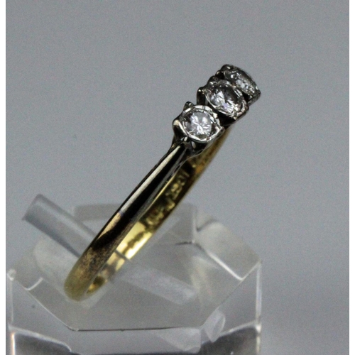 413 - 18ct Gold & Platinum Three Stone Brilliant Cut Diamond Ring 0.25ct. An 18ct yellow gold ring with pl... 