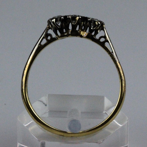 413 - 18ct Gold & Platinum Three Stone Brilliant Cut Diamond Ring 0.25ct. An 18ct yellow gold ring with pl... 