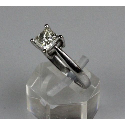 414 - Stunning 18ct Gold Single Stone Princess Cut Diamond Ring 1.00ct. An 18ct gold single stone princess... 