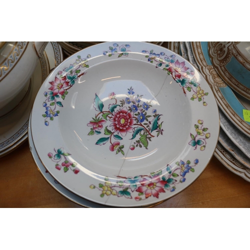 184 - Extensive collection of English Dinnerware to include Spode, Coalport, Minton, Worcester, Ridgway et... 