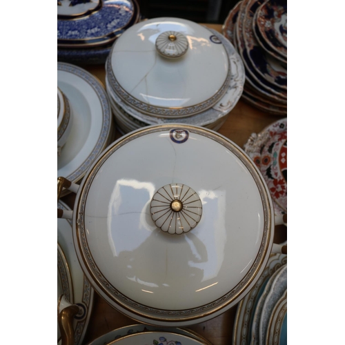 184 - Extensive collection of English Dinnerware to include Spode, Coalport, Minton, Worcester, Ridgway et... 