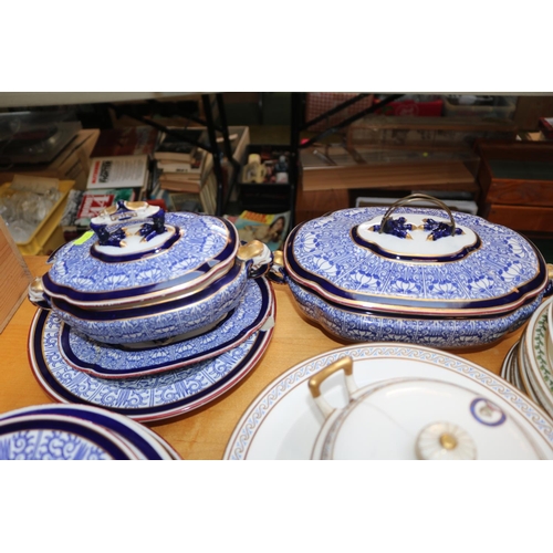 184 - Extensive collection of English Dinnerware to include Spode, Coalport, Minton, Worcester, Ridgway et... 