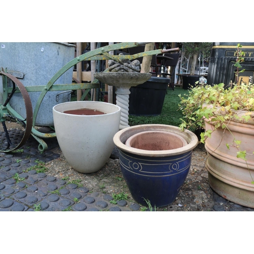 566 - Collection of assorted Garden Pots Bird Bath and a Concrete Bird Bath