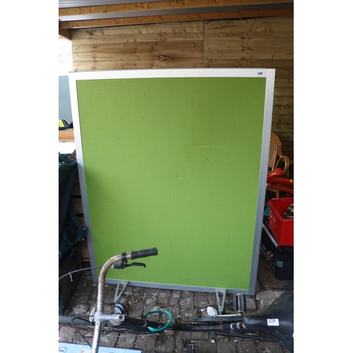 580 - Modern Screen with white board back