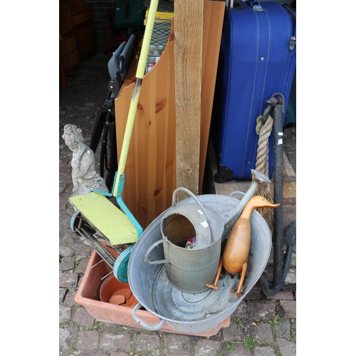 527 - Terracotta Plater, Galvanised Oval wash bucket with Watering Can, Wooden Duck and a Lawn Aerator