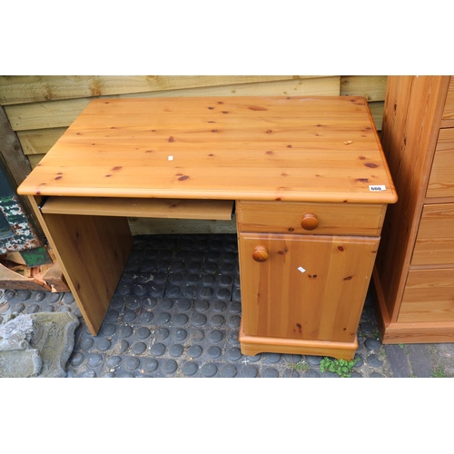 600 - Pine Desk