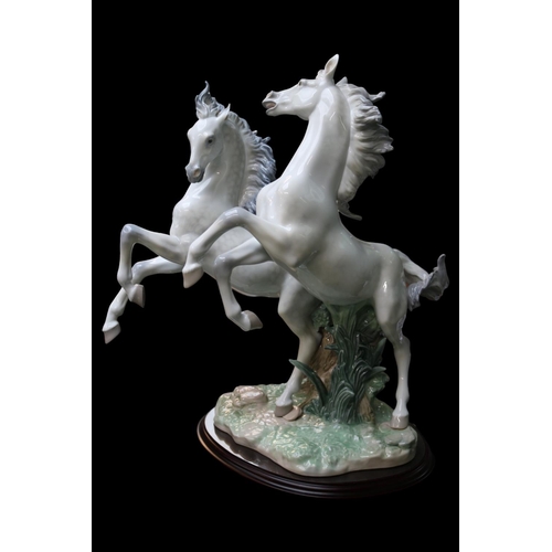 149 - Lladro Free as the Wind No 1860, Sculpted by Jose Luis Alvarez Retired 2019. Limited Edition 429 of ... 