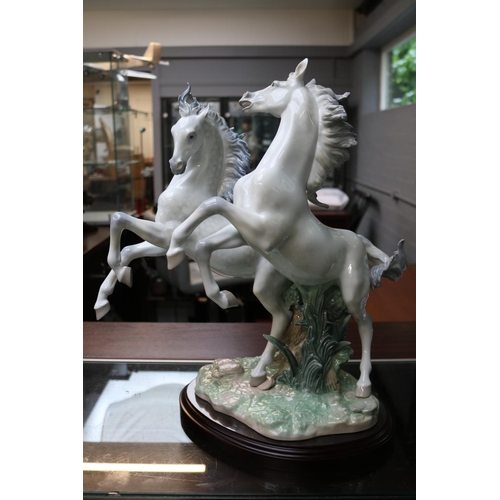 149 - Lladro Free as the Wind No 1860, Sculpted by Jose Luis Alvarez Retired 2019. Limited Edition 429 of ... 