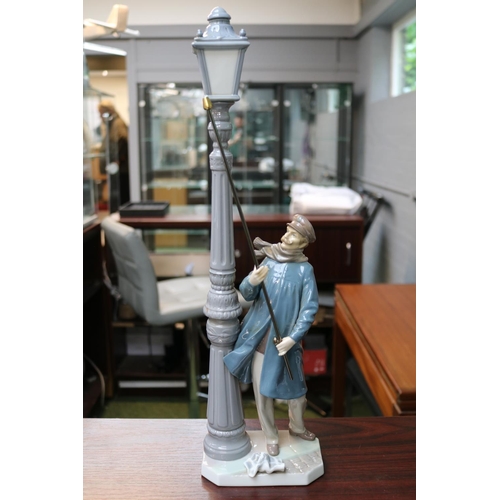 150 - Lladro Lamplighter No 5205, Sculpted by Salvador Furio. 47cm in Height Boxed