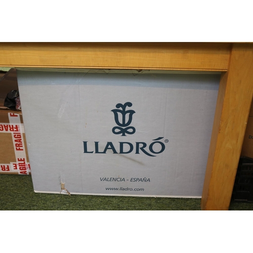 152 - Lladro Born Free No.1420. Sculpted by Salvador Debon. 42cm in Height Boxed