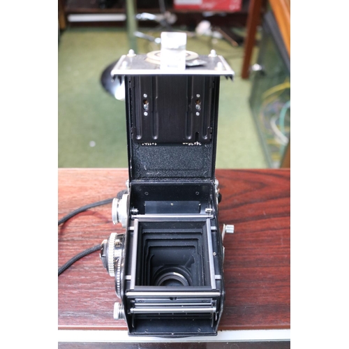 29 - Rolleiflex Frenke & Heidecke Made in Germany DBP 2.8F 2440242 DBGM with Carl Zeiss Nr 4091695