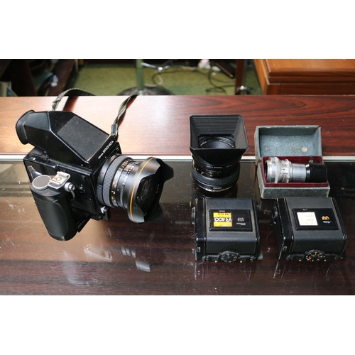 30 - Zenza Bronica  SQ-A 135 Medium Format Camera with 40mm Lens with 3 SQ Film backs, 80mm Lens and acce... 